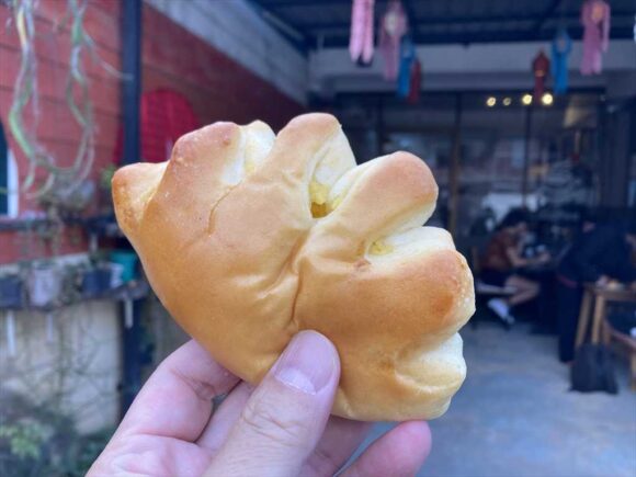 「チェンマイナイトバザール」エリアにある「A&C Bakery」