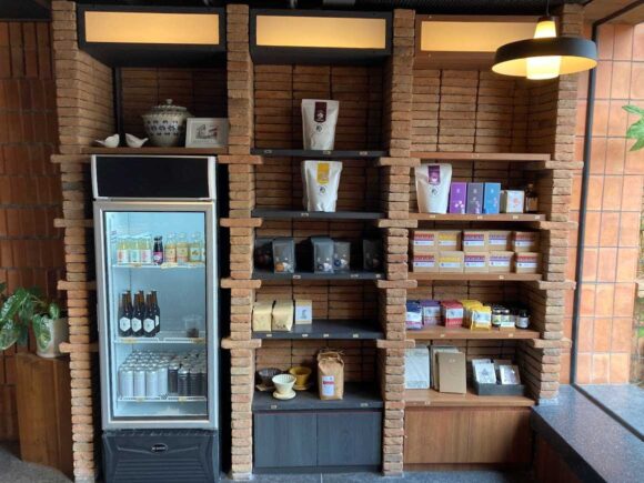 アカアマコーヒー2号店(Akha Ama Coffee Phrasing)の行き方や営業時間・定休日・注意点
