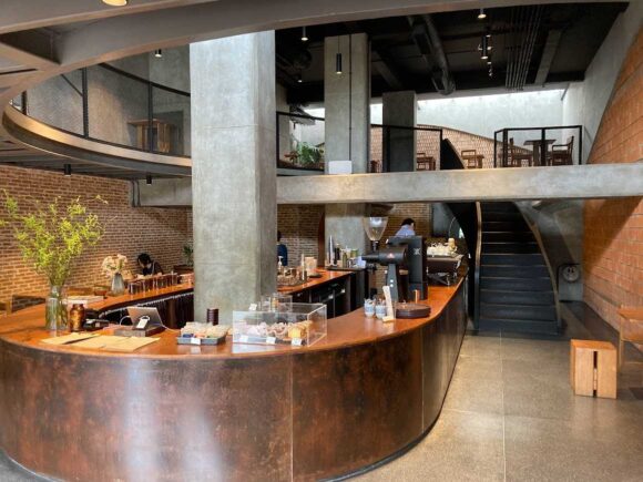 アカアマコーヒー2号店(Akha Ama Coffee Phrasing)の行き方や営業時間・定休日・注意点