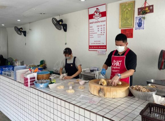 ニマンヘミンのデーンカオマンガイ(Dan Chicken Rice)行き方アクセスや営業時間・定休日