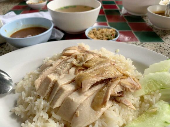 デーンカオマンガイ(Dan Chicken Rice)おすすめ①カオマンガイ(茹で鶏)