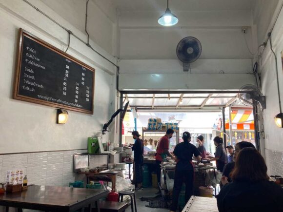 カオマンガイゴーイ（Koyi Chicken Rice）の場所や営業時間と注意点