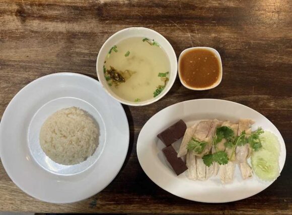 カオマンガイゴーイ（Koyi Chicken Rice）おすすめ①カオマンガイ（茹で鶏）