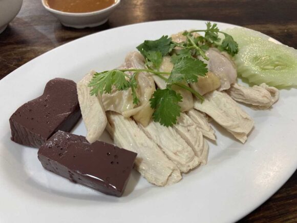 カオマンガイゴーイ（Koyi Chicken Rice）④鶏肉とジャスミンライスを別皿で