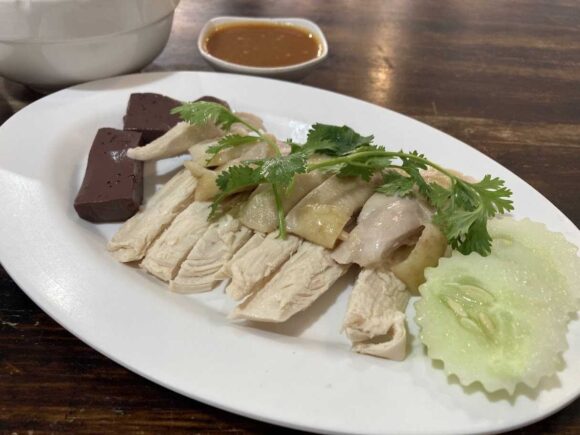 カオマンガイゴーイ（Koyi Chicken Rice）④鶏肉とジャスミンライスを別皿で
