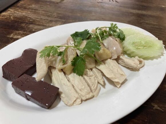 カオマンガイゴーイ（Koyi Chicken Rice）④鶏肉とジャスミンライスを別皿で