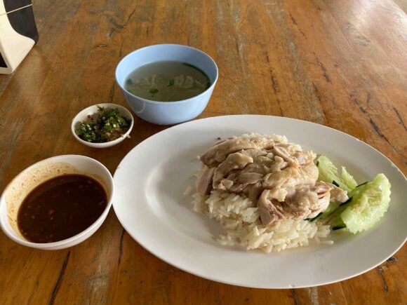 デーンカオマンガイ(Dan Chicken Rice)おすすめ①カオマンガイ(茹で鶏)