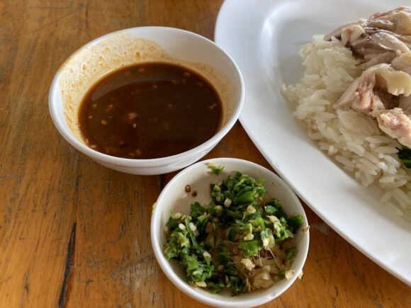 デーンカオマンガイ(Dan Chicken Rice)おすすめ①カオマンガイ(茹で鶏)