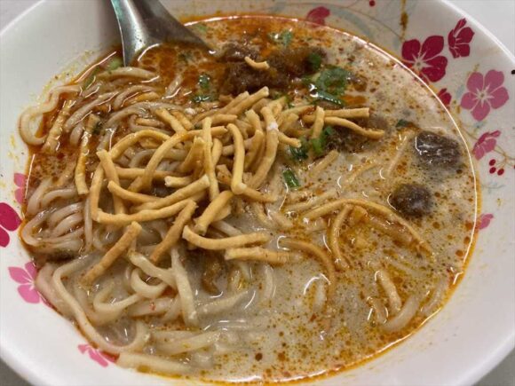 カオソーイイスラム(KhaoSoi Islam)おすすめ①牛肉のカオソーイ