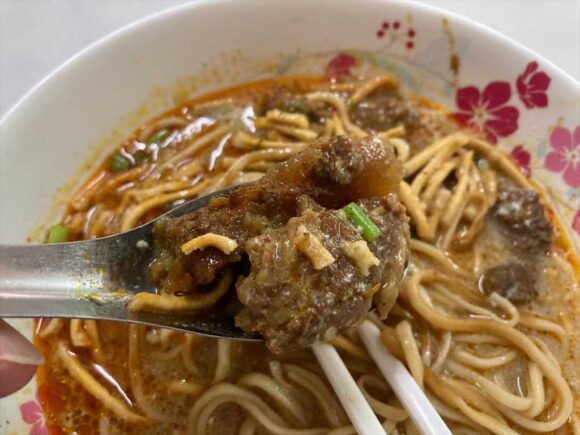 カオソーイイスラム(KhaoSoi Islam)おすすめ①牛肉のカオソーイ