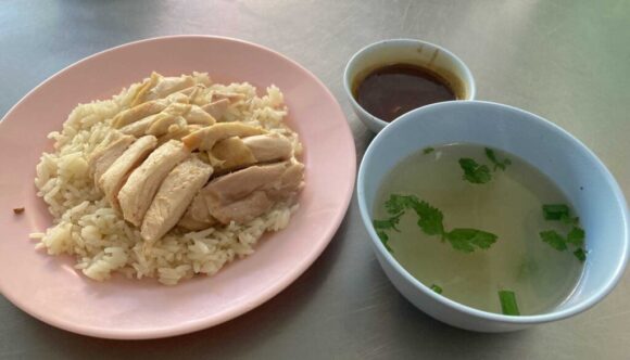 グリットオーチャー/發栄（Krit Ocha Chicken rice）おすすめ①カオマンガイ（茹で鶏）