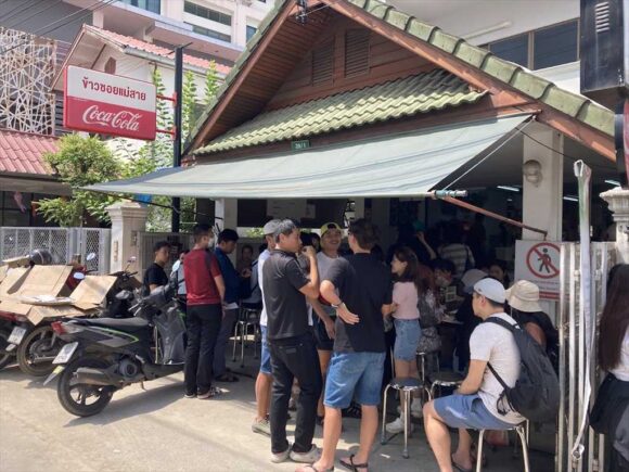 カオソーイメーサイ( Khao Soi Mae Sai)の行き方や営業時間・定休日・駐車場