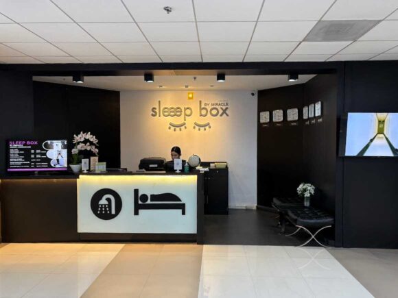 ドンムアン空港4階の古い「スリープボックス」