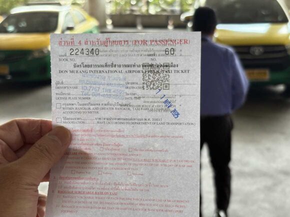 ドンムアン空港国際線(ターミナル1)タクシー乗り場は8番出口