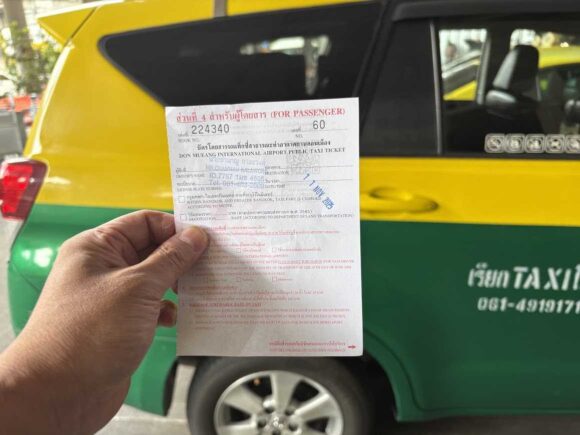 ドンムアン空港国際線(ターミナル1)タクシー乗り場は8番出口