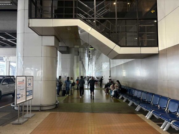 ドンムアン空港発エアポートバス(BMTAバス)に乗る方はサービスホールへ