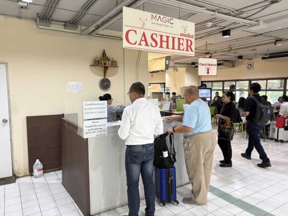 ドンムアン空港2階の格安フードコート「Magic Food Park」の行き方