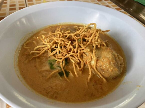 カオソーイ クンヤーイ(Khaosoi Khun Yai)おすすめ②カオソーイガイ(チキンレッグ)