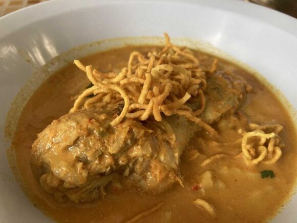 カオソーイ クンヤーイ(Khaosoi Khun Yai)おすすめ②カオソーイガイ(チキンレッグ)