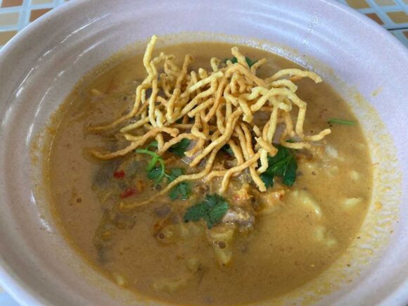 カオソーイ クンヤーイ(Khaosoi Khun Yai)おすすめ①カオソーイヌア(牛肉)