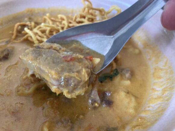 カオソーイ クンヤーイ(Khaosoi Khun Yai)おすすめ①カオソーイヌア(牛肉)