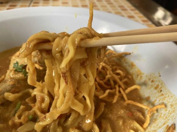 カオソーイ クンヤーイ(Khaosoi Khun Yai)おすすめ②カオソーイガイ(チキンレッグ)
