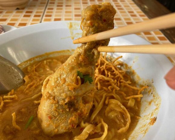 カオソーイ クンヤーイ(Khaosoi Khun Yai)おすすめ②カオソーイガイ(チキンレッグ)
