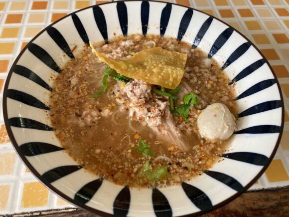 カオソーイ クンヤーイ(Khaosoi Khun Yai)おすすめ④クィッティアオトムヤム