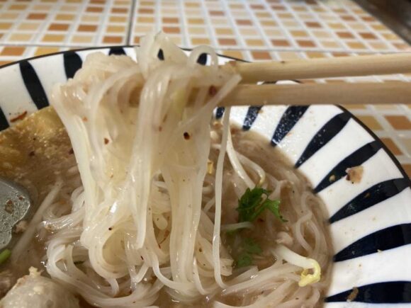 カオソーイ クンヤーイ(Khaosoi Khun Yai)おすすめ④クィッティアオトムヤム