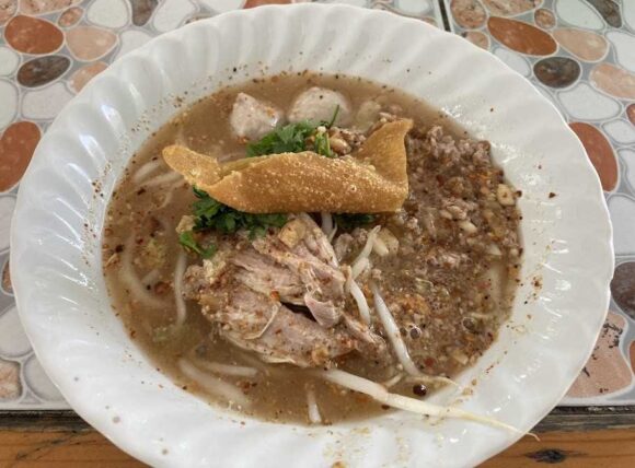 カオソーイ クンヤーイ（Khaosoi Khun Yai）おすすめ④クィッティアオトムヤム