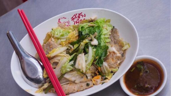 チェンマイ最強B級グルメ「スキーチャーンプアック」(Changphuak Suki)
