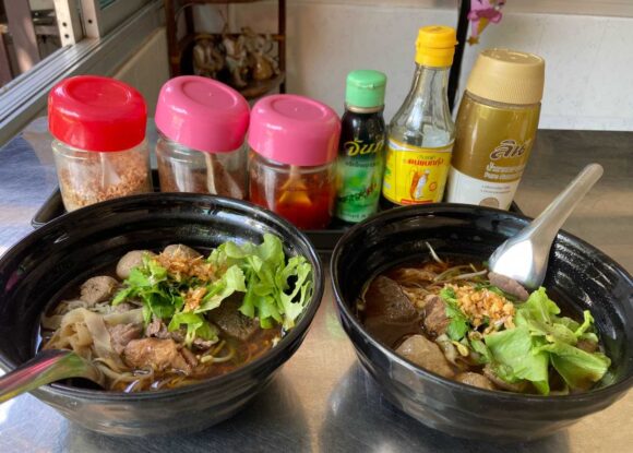 チェンマイ「อัครฯ เนื้อตุ๋น (Beef Noodle)」おすすめ②牛肉煮込みのクィッティアオ