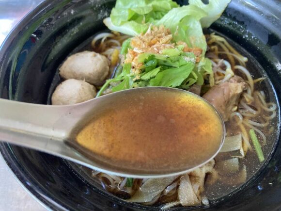 チェンマイ「อัครฯ เนื้อตุ๋น (Beef Noodle)」おすすめ②牛肉煮込みのクィッティアオ