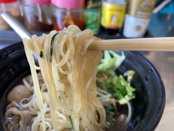 チェンマイ「อัครฯ เนื้อตุ๋น (Beef Noodle)」おすすめ②牛肉煮込みのクィッティアオ