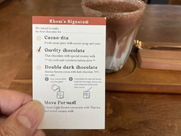 Khom Chocolate House(コム チョコレートハウス)おすすめ「ドリンク2杯&ケーキセット」