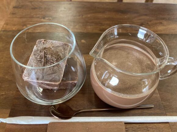 Khom Chocolate House(コム チョコレートハウス)おすすめ「ドリンク2杯&ケーキセット」