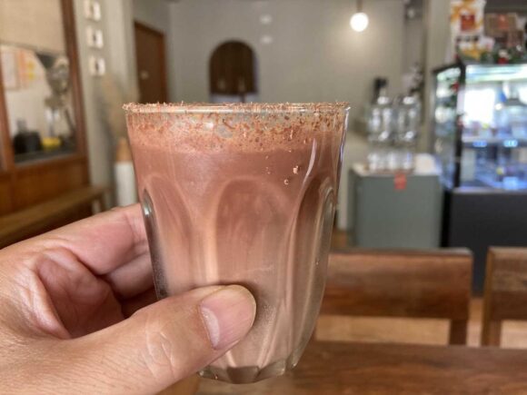 Khom Chocolate House(コム チョコレートハウス)おすすめ「ドリンク2杯&ケーキセット」