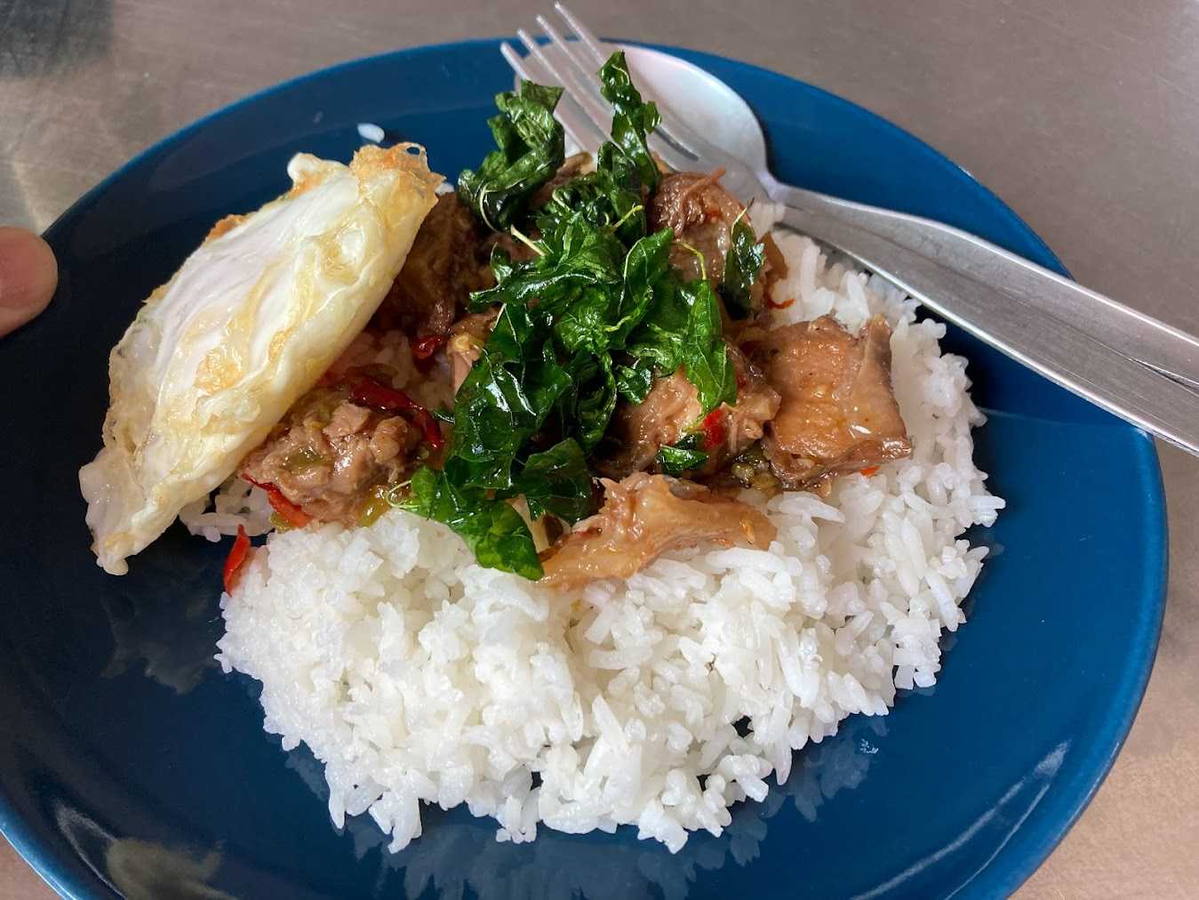 チェンマイ「อัครฯ เนื้อตุ๋น (Beef Noodle)」おすすめ①牛肉煮込みのガパオライス