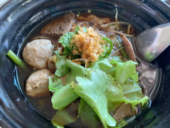 チェンマイ「อัครฯ เนื้อตุ๋น (Beef Noodle)」おすすめ②牛肉煮込みのクィッティアオ