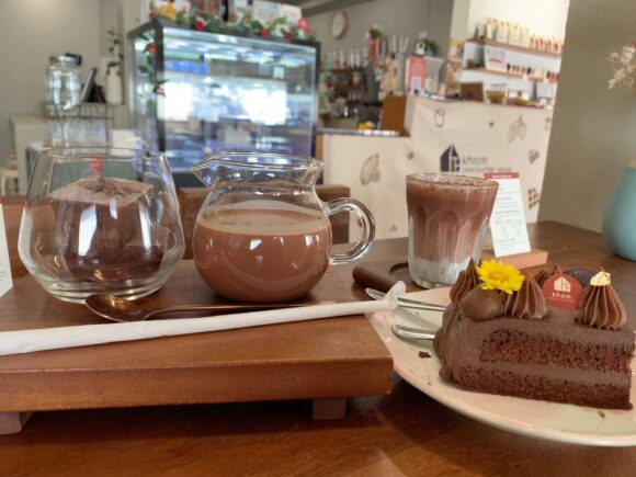 Khom Chocolate House（コム チョコレートハウス）おすすめ「ドリンク2杯＆ケーキセット」