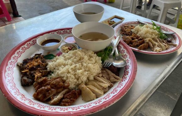 カオマンガイドバイ(Dubai Chicken Rice)おすすめ②カオマンガイタード(3種盛りビックサイズ)