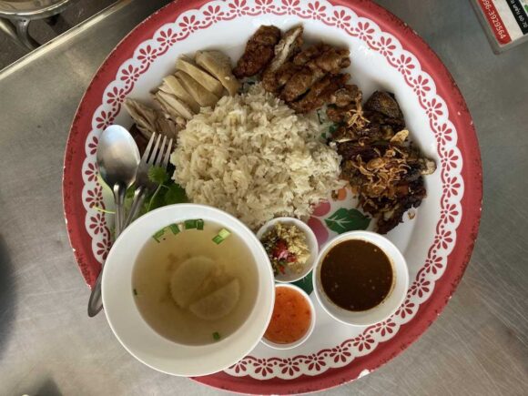 カオマンガイドバイ(Dubai Chicken Rice)おすすめ②カオマンガイタード(3種盛りビックサイズ)