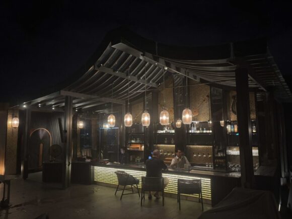 インターコンチネンタル チェンマイ ザ メーピンおすすめルーフトップバー(HONG’s Sky Bar )
