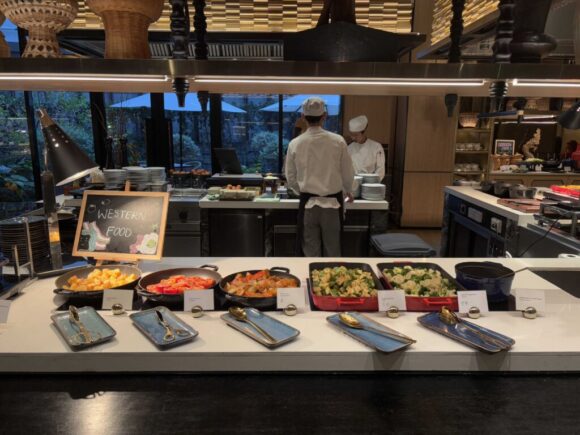 インターコンチネンタル チェンマイ ザ メーピンおすすめ朝食ブッフェバイキング