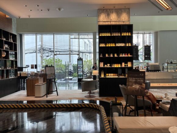 ル・メリディアン バンコクのカフェバー「Latitude 13°（1階）」