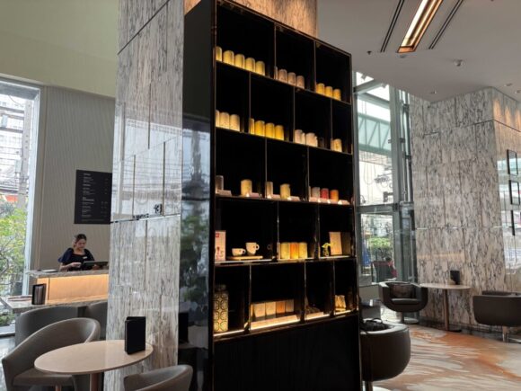 ル・メリディアン バンコクのカフェバー「Latitude 13°（1階）」