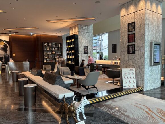 ル・メリディアン バンコクの館内施設（プール・フィットネスジム・温泉・カフェバー）