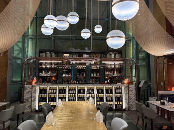 ル・メリディアン バンコク 「Tempo Bar/テンポウバー」（中二階）のクリエイティブアワー（カクテルタイム）