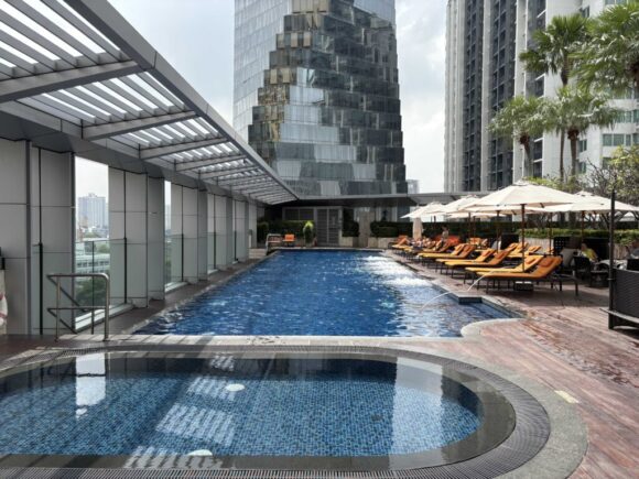 バンコク・マリオットホテル・スクンビットの館内施設のプール（7階）
