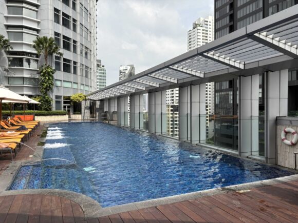 バンコク・マリオットホテル・スクンビットの館内施設のプール（7階）